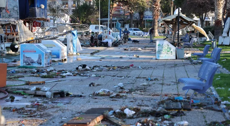 FOÇA'DA BATI FIRTINASI SERT GEÇTİ