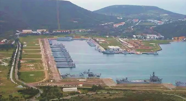 FOÇA DENİZ ÜSSÜ YAPILANIYOR