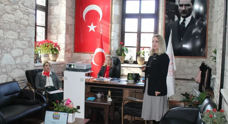 FOÇA OKULLARINDAN DÖNEM BRİFİNGLERİ