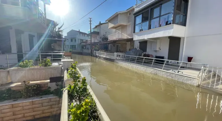 FOÇA SOKAKLARI VENEDİK'E DÖNDÜ