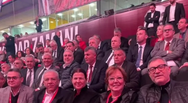 FOÇA SULAR ALTINDA BAŞKAN KURULTAY'DA