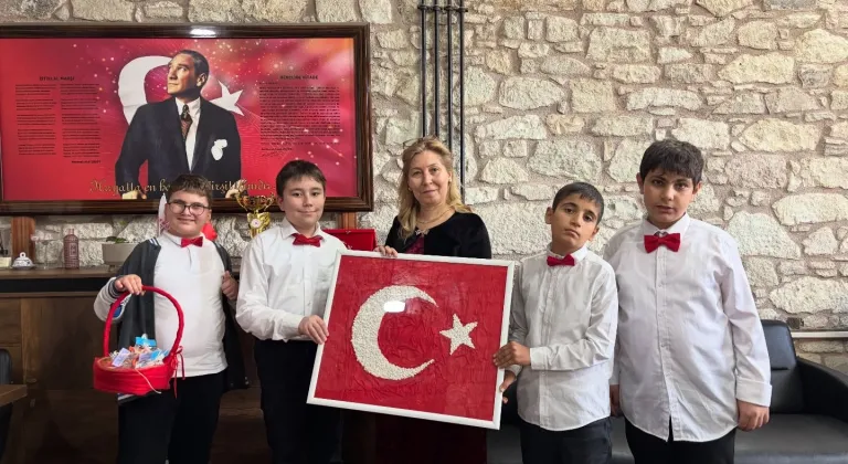 İL:ÇE MİLLİ EĞİTİM MÜDÜRÜNE ANLAMLI ZİYARET