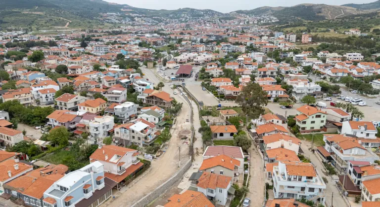 YENİFOÇA'DA TARİHİ DERE YATAĞI GÜÇLENDİ